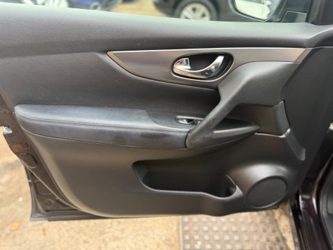 Nissan Qashqai 1.3 DIG-T N-Connecta SUV 5dr Petrol Manual 25