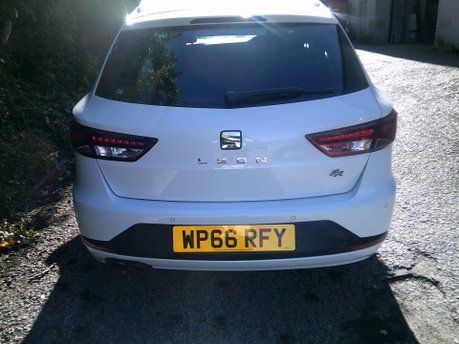 SEAT Leon ECOTSI FR TECHNOLOGY DSG ONLY 51,000 MILES FROM NEW 6