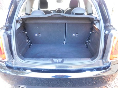 Mini Hatch 1.5 COOPER D 5 Dr 18