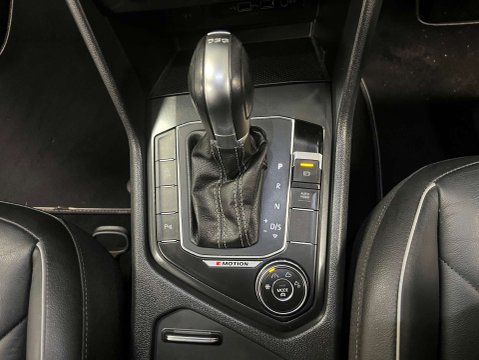 Volkswagen Tiguan 2.0 Tiguan R-Line TSi BlueMotion Technology 4Motion DSG 4WD 5dr 24