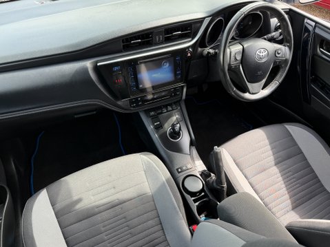 Toyota Auris VVT-I BUSINESS EDITION TSS 18