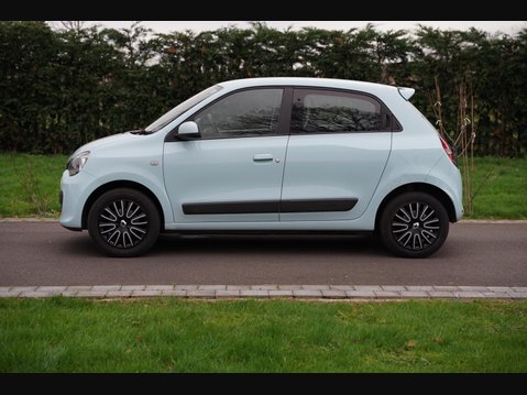 Renault Twingo 1.0 SCe Play Euro 6 5dr 9