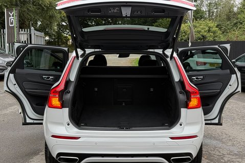 Volvo XC60 B4 R-DESIGN PRO AWD - 22 INCH ALLOY WHEELS - CRYSTAL WHITE PAINT 24
