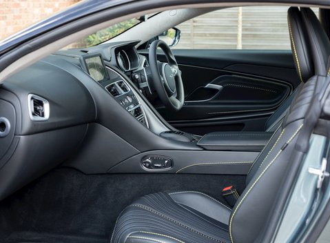 Aston Martin DB11 V8 14