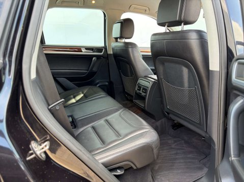 Volkswagen Touareg 3.0 Touareg V6 TSi Hybrid Auto 4WD 5dr 22