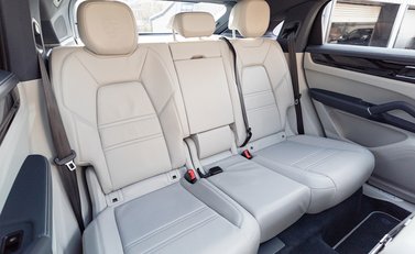 Porsche Cayenne E-Hybrid Coupé 14