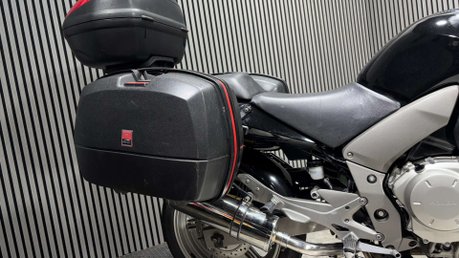 Honda CB 2010 ONLY 30K FUEL EXHAUSTS FULL LUGGAGE 1000CC TOURER 13