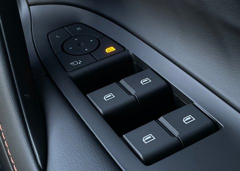 MG MG HS 1.5 T-GDI TROPHY PHEV 18