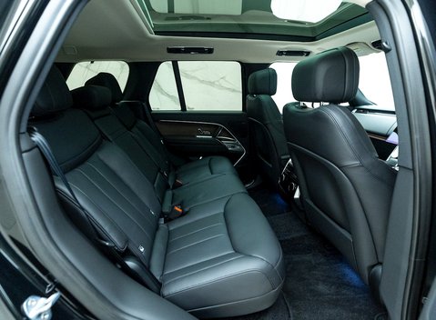 Land Rover Range Rover D300 SE 13