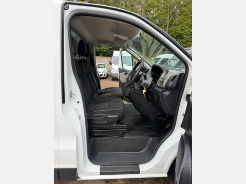 Renault Trafic 1.6 dCi ENERGY 27 Business Panel Van 5dr Diesel Manual SWB Standard Roof Eu 26