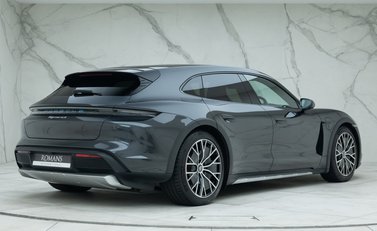 Porsche Taycan 4S Cross Turismo 3