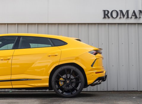 Lamborghini Urus 30