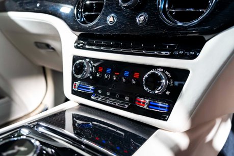 Rolls-Royce Ghost V12. STARLIGHT. H, C & M SEATS. REAR ENTERTAINMENT. HUD. A/CRUISE CONTROL 54