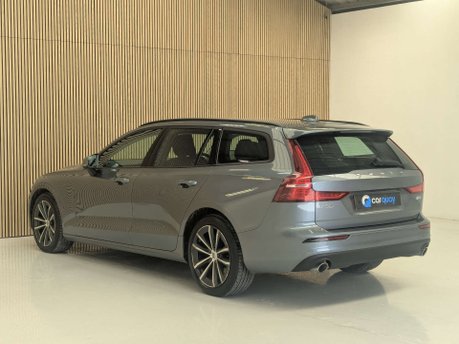 Volvo V60 2.0 V60 Momentum B4 MHEV Auto 5dr 22