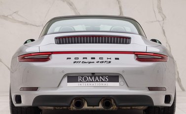 Porsche 911 Targa 4 GTS (991.2) 19