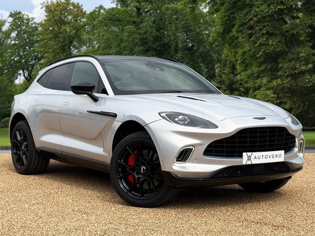 Aston Martin DBX V8 3