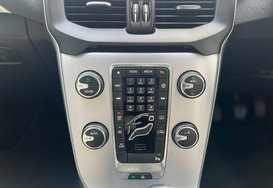 Volvo V40 2.0 T3 INSCRIPTION 37