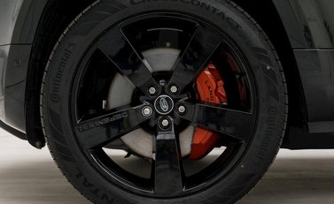 Land Rover Defender 90 X D300 8