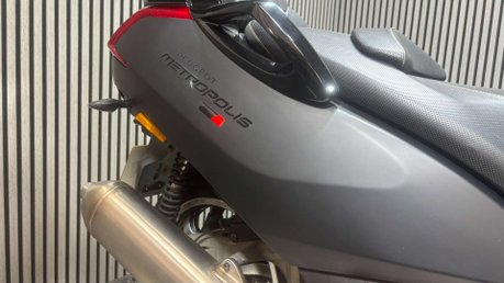Peugeot Metropolis 400 RXR 2017 ONLY 10K 3 WHEELER TRIKE CAR LICENCE LONG MOT 14