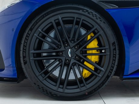 Aston Martin DB12 V8 