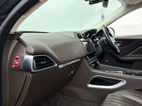 Jaguar F-Pace 2.0 F-PACE Portfolio AWD i Auto 4WD 5dr 71