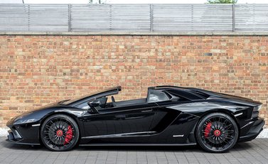 Lamborghini Aventador S LP740-4 Roadster 2