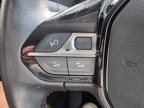 Peugeot 208 PURETECH ALLURE S/S 35