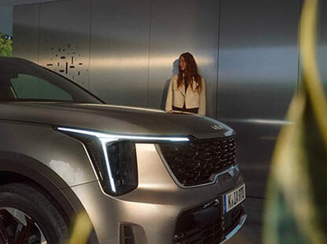 Close up image of headlights on the Sorento.