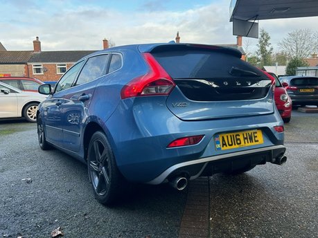 Volvo V40 D2 R-DESIGN 1