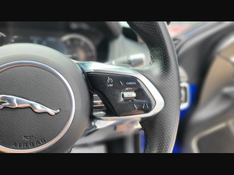 Jaguar XE R-DYNAMIC S 22