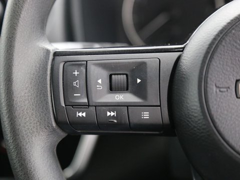 Nissan Qashqai 1.3 DIG-T MHEV Visia Euro 6 (s/s) 5dr 11