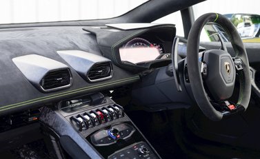 Lamborghini Huracan Spyder LP640-4 Performante 15