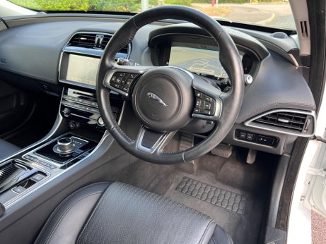 Jaguar XE 2.0i Portfolio Auto AWD Euro 6 (s/s) 4dr 76
