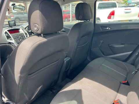 Vauxhall Astra 1.4 16v SRi Euro 5 5dr 25
