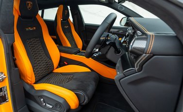 Lamborghini Urus Pearl Capsule 14