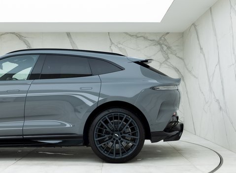 Aston Martin DBX 707 23