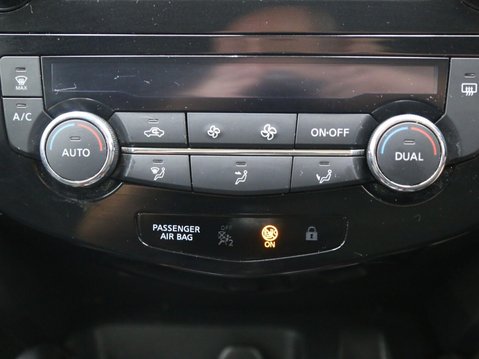 Nissan Qashqai 1.5 dCi N-Connecta Euro 6 (s/s) 5dr 17