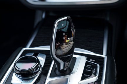 BMW 7 Series 745LE XDRIVE M SPORT PHEV 23