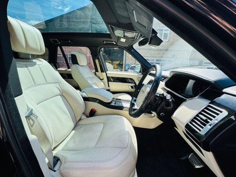Land Rover Range Rover 3.0 SD V6 Vogue SUV 5dr Diesel Auto 4WD Euro 6 (s/s) (275 ps) 5