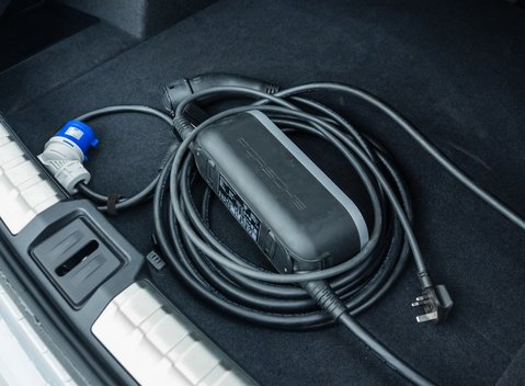 Porsche Taycan TURBO 38