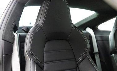 Porsche 911 Turbo (992) 11