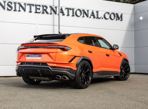 Lamborghini Urus PERFORMANTE 4
