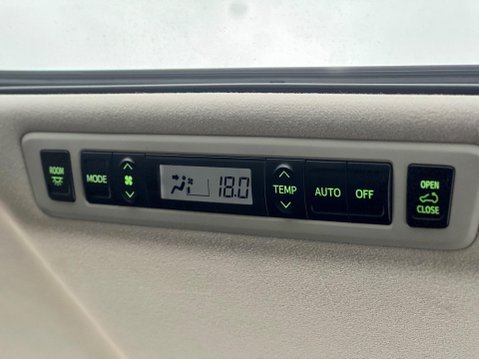 Toyota Vellfire V6 Sunroof 49