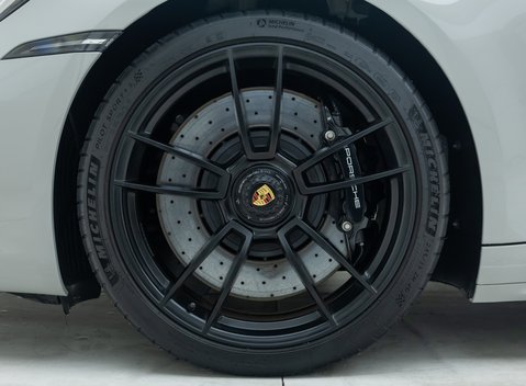 Porsche 911 Targa 4 GTS (992) 32