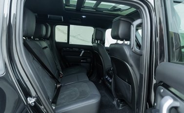 Land Rover Defender 110 V8 14