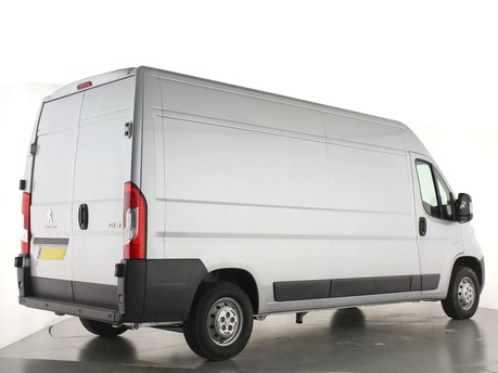 Peugeot Boxer 2.2 BlueHDi L3H2 Professional Premium+ 140ps 8