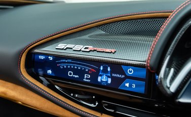 Ferrari SF90 Spider 22