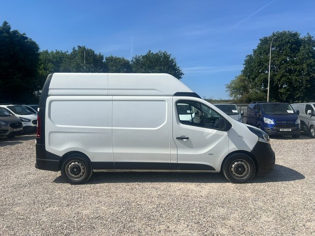 Vauxhall Vivaro LWB High Roof L2H2 120 Bi Turbo Air Con 1 Owner 5