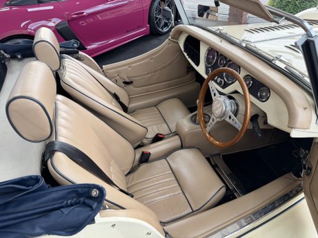 Morgan Plus Four PLUS 4 7