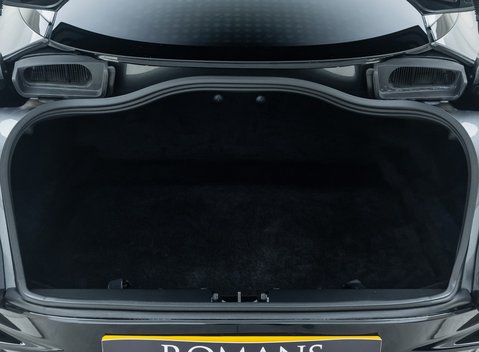 Aston Martin DB12 V8 37